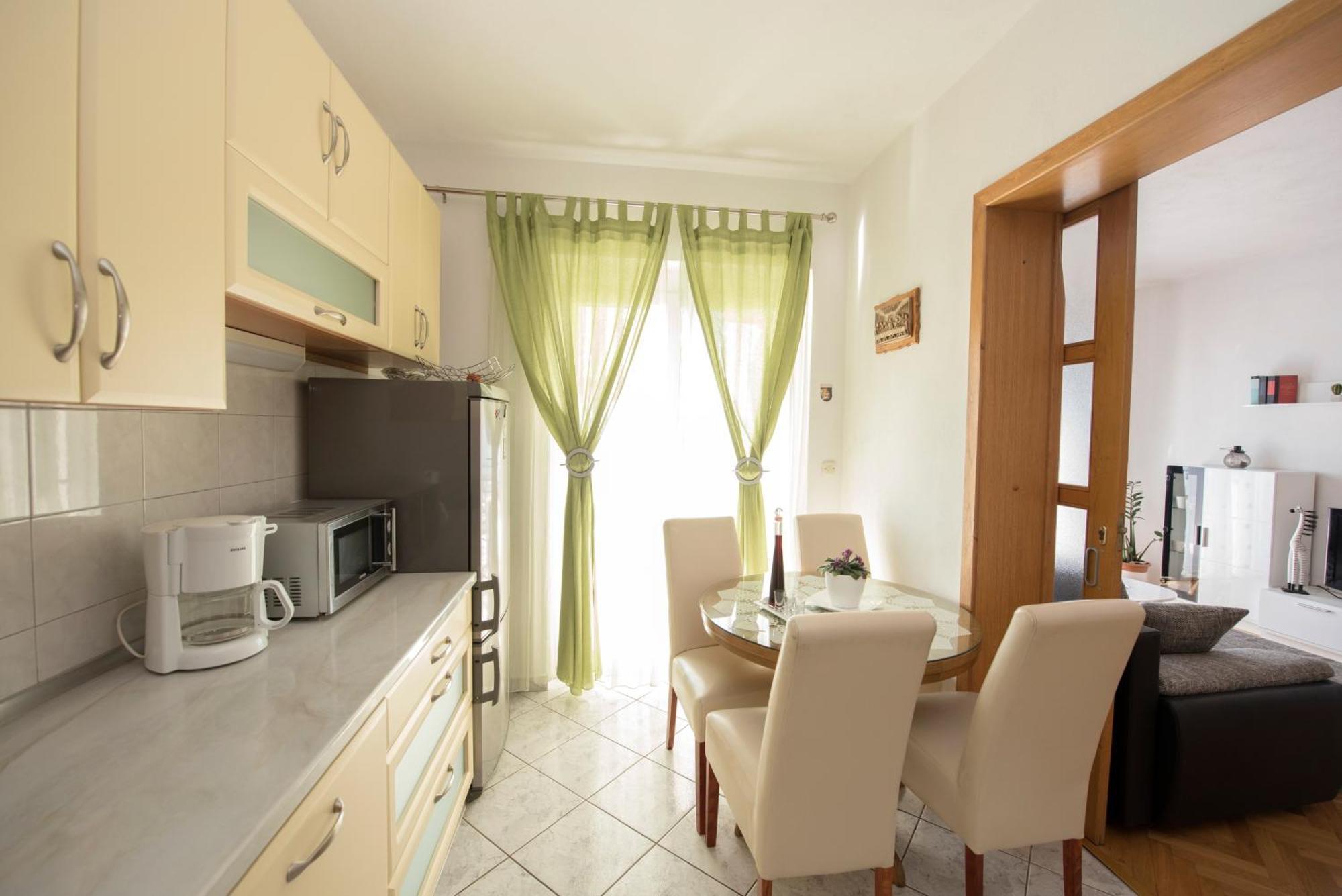 Apartments With A Parking Space Brela, Makarska - 16603 Pokoj fotografie